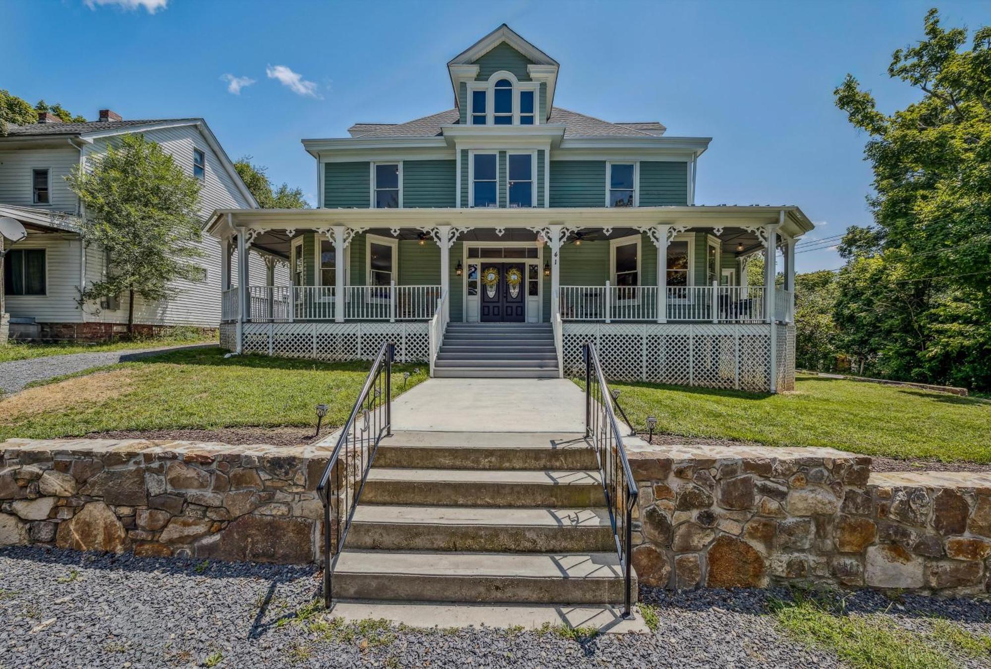 The Grand Castalian Inn Bed And Breakfast 버클리 스프링스 외부 사진